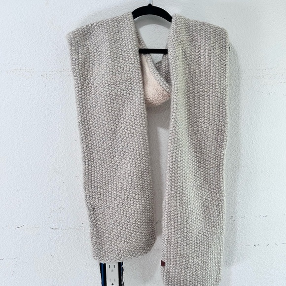 Blue Knit Scarf - Picture 14 of 14